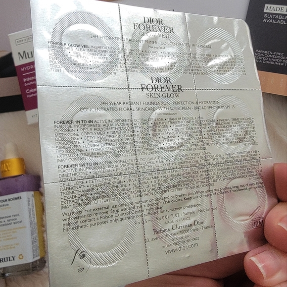 NWT travel cosmetic bag with lots of samples and travel size items - Picture 13 of 16